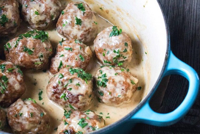 Boulettes suédoises et sauce crémeuse aux&nbsp;champignons