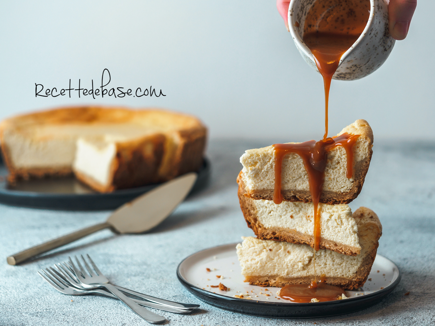 Caramel pouring on cheesekace pieces