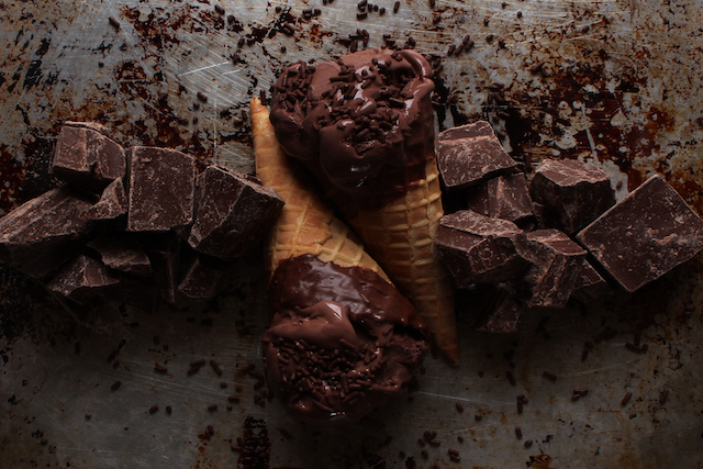 Crème glacée au chocolat avec fromage&nbsp;cottage